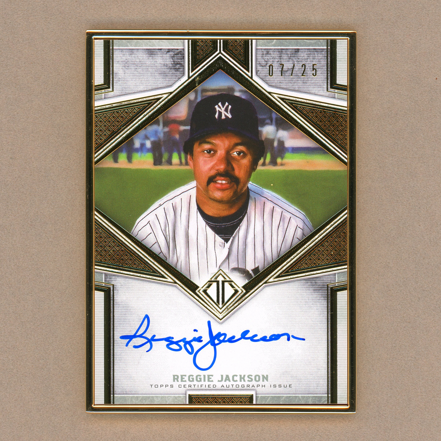 2019 Topps Transcendent Reggie Jackson Autograph